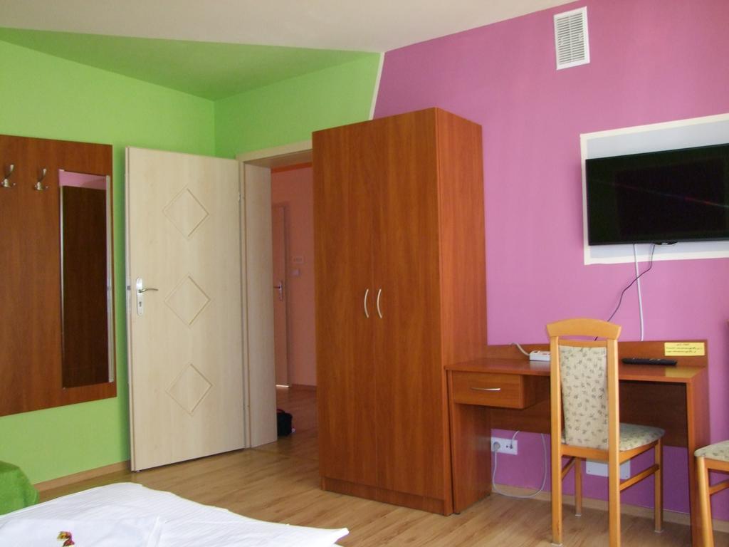 Warnenczyka 85A Bezplatny Parking, Faktura, Prywatna Lazienka, Klimatyzacja ジェシュフ 部屋 写真